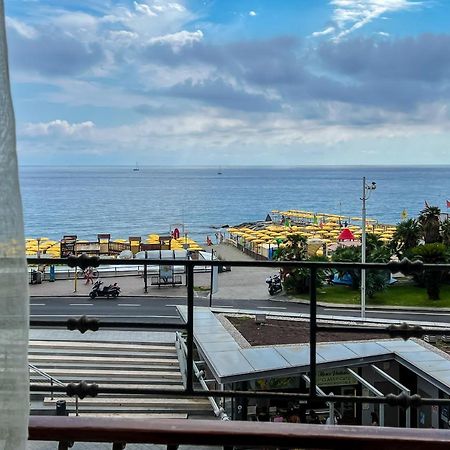 Splendido Appartamento Con Vista Mare Su Piazza Dante Varazze Zewnętrze zdjęcie
